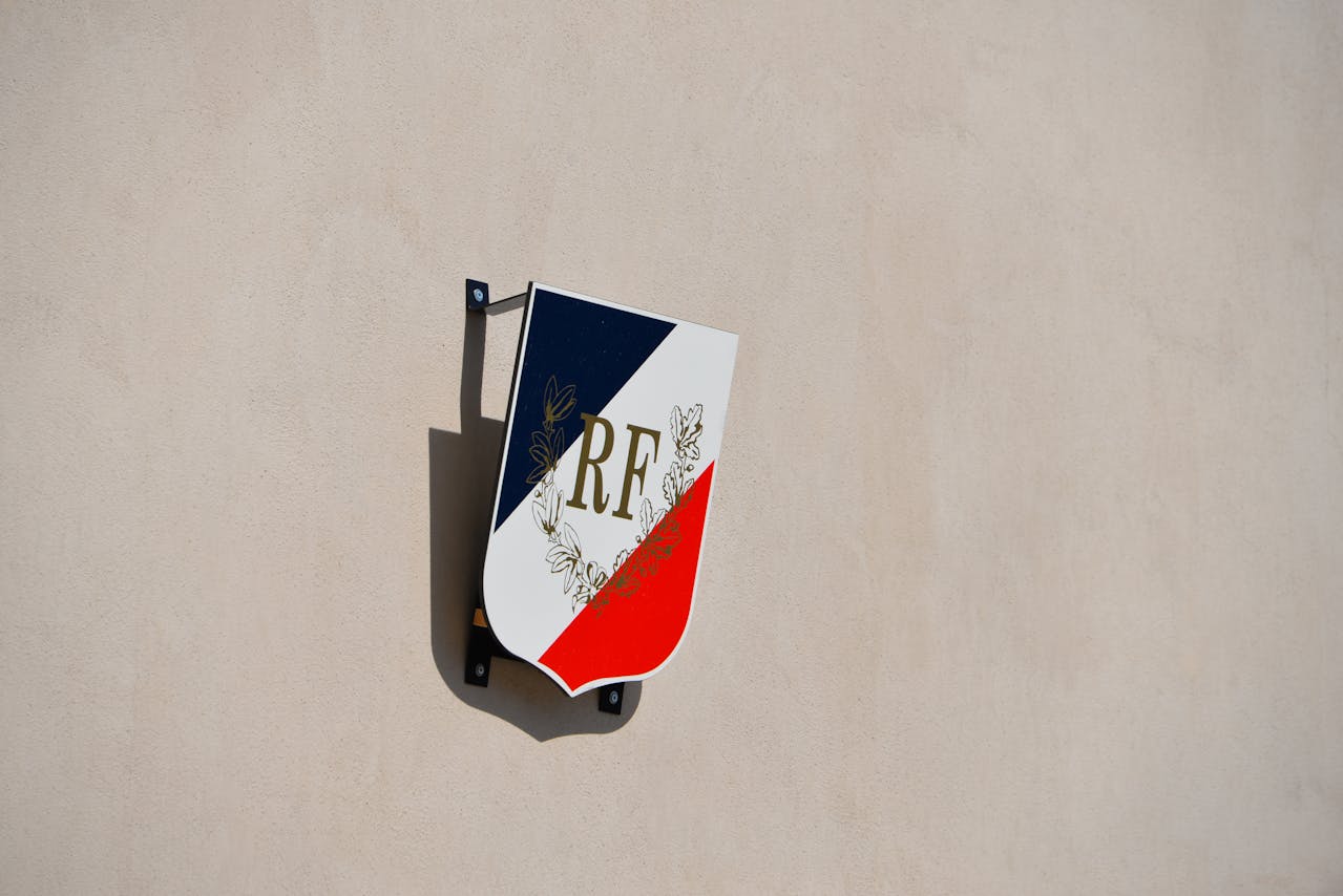 Si vous cherchez des décorations françaises prestigieuses de qualité, mieux vaut faire appel à des enseignes spécialisées dans leur création.